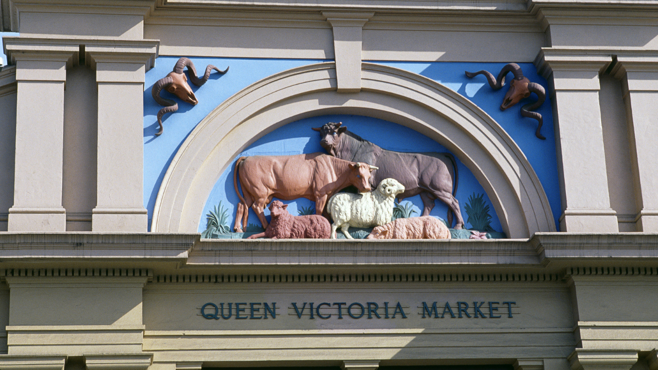 bustling atmosphere of Queen Victoria Market